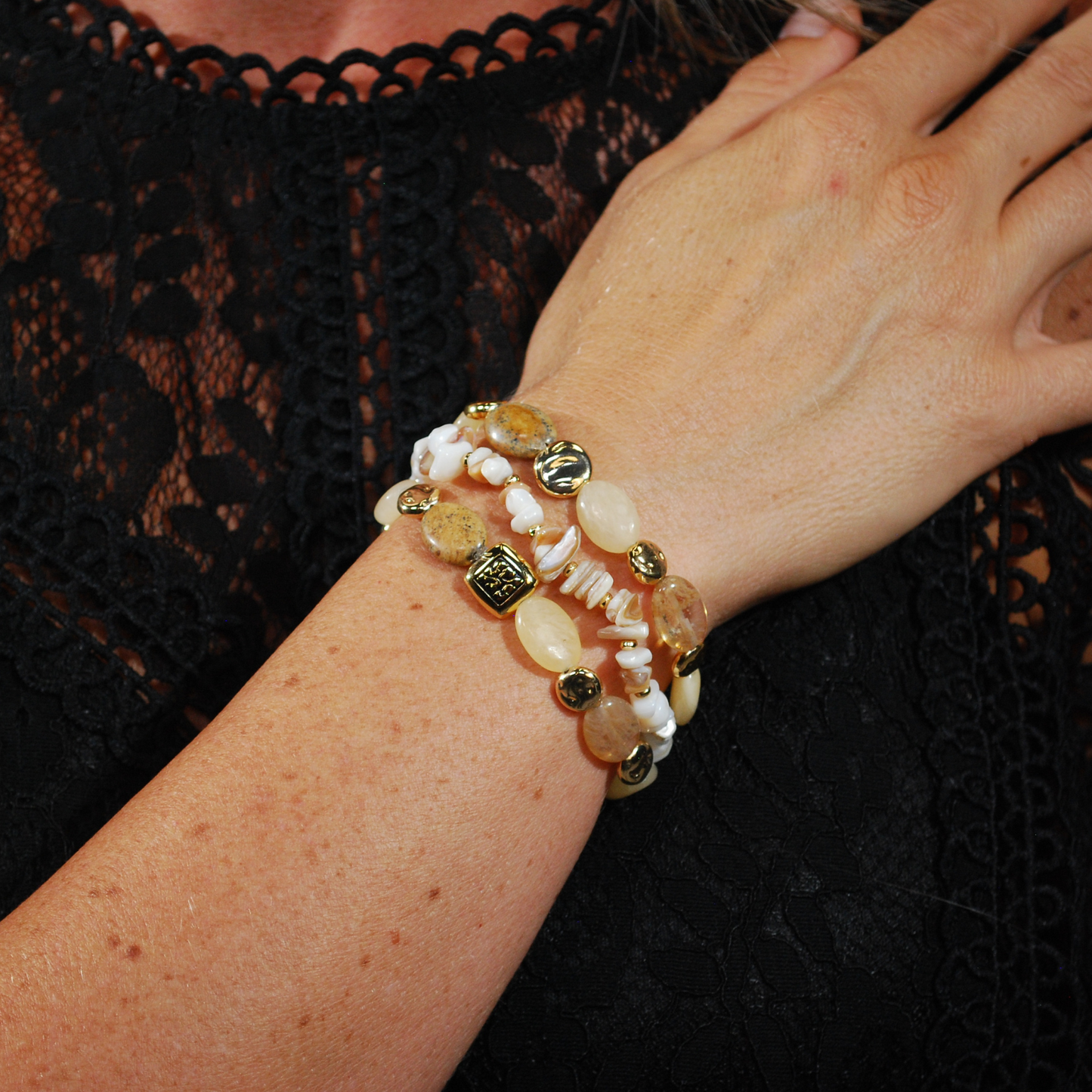 Solena armband – Sand Shell