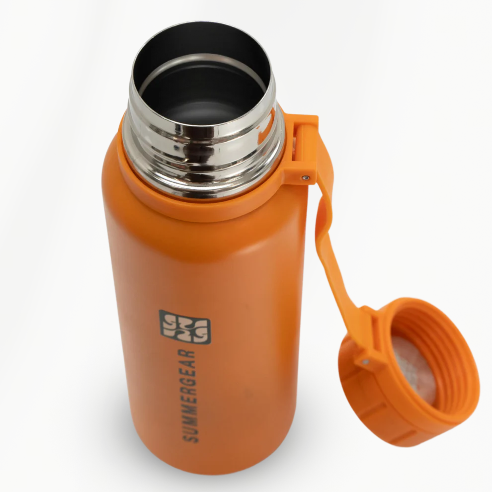 Detail van RVS drinkfles 650 ml oranje met lekvrije schroefdop
