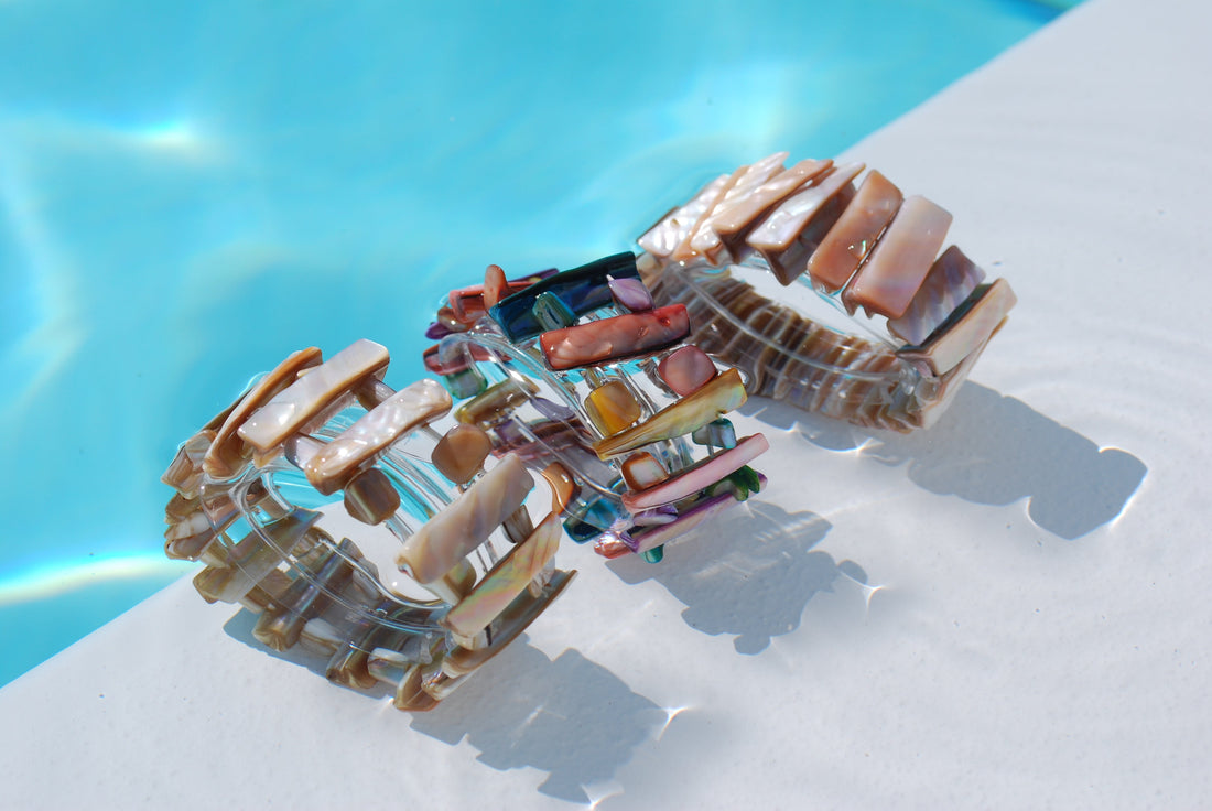 Parelmoer sieraden: tips om ze stijlvol en eenvoudig te combineren