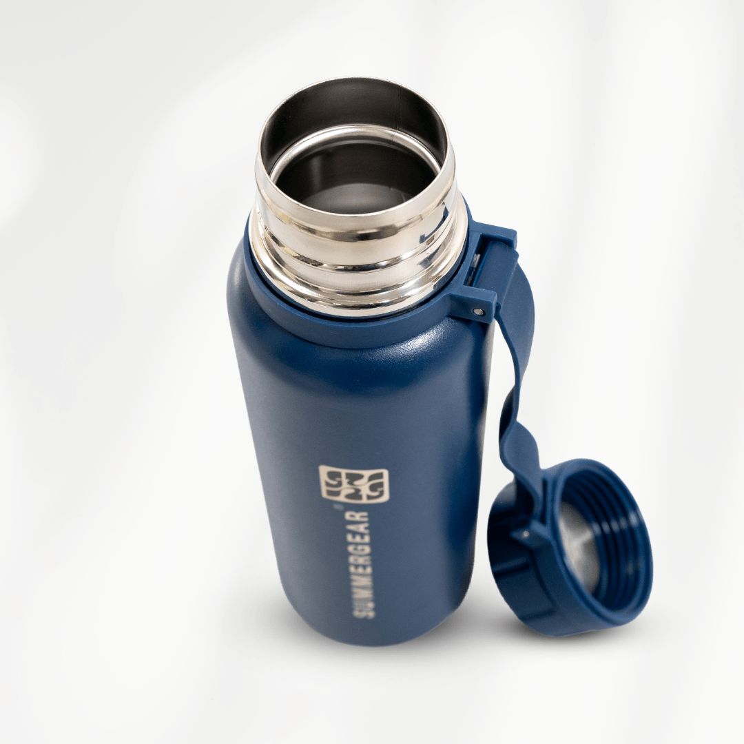 Blauwe SummerGear drinkfles met dop en draaglus - detailfoto