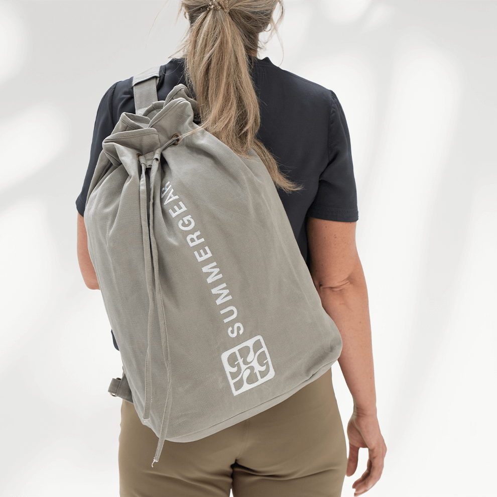 Duffel Bag sporttas grijs schuin gedragen over schouder