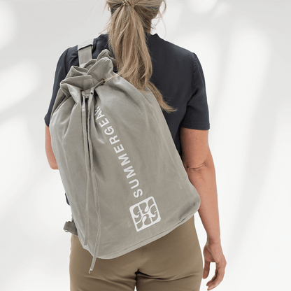 Duffel Bag sporttas grijs schuin gedragen over schouder