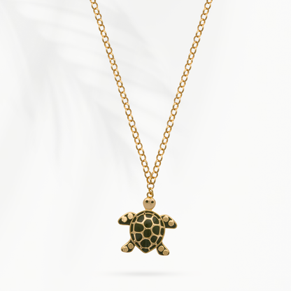 Goudvergulde damesketting Turtle van SummerGear volledig zichtbaar met ovale schakels en schildpadhanger in goud en donkergroen