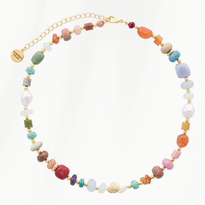 Natuursteen kralenketting Color Ritual van SummerGear  voor dames met natuurstenen kralen en 18k vergulde details volledig zichtbaar