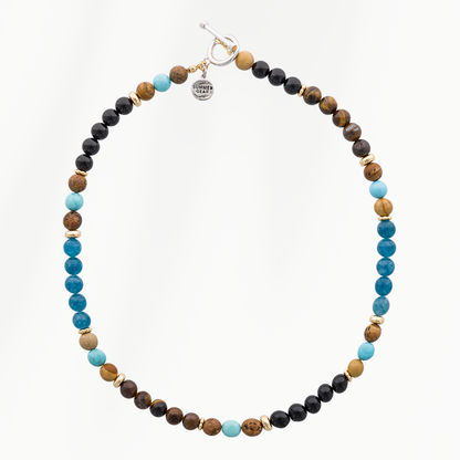 Ocean Blue kralenketting voor heren met blauwe, turquoise, bruine en zwarte kralen, goudkleurige details en zilverkleurige sluiting.